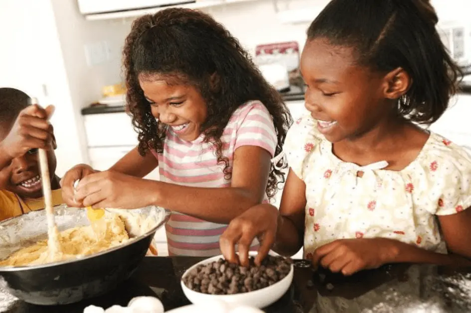 Baking with Kids: Fun Winter Cookie Projects for the Whole Family