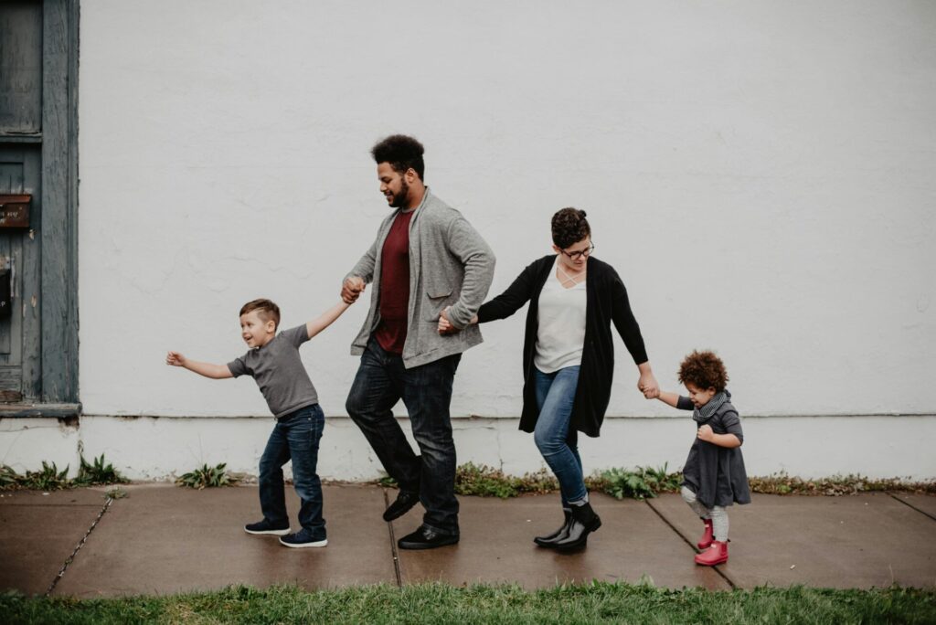 How Technology Shapes Communication Patterns in the Modern Family